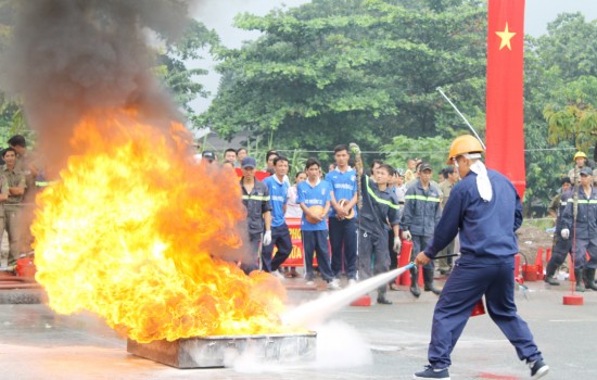 Cháy 3 người chết ở quận 7, căn nhà nhiều lớp cửa sắt bít lối